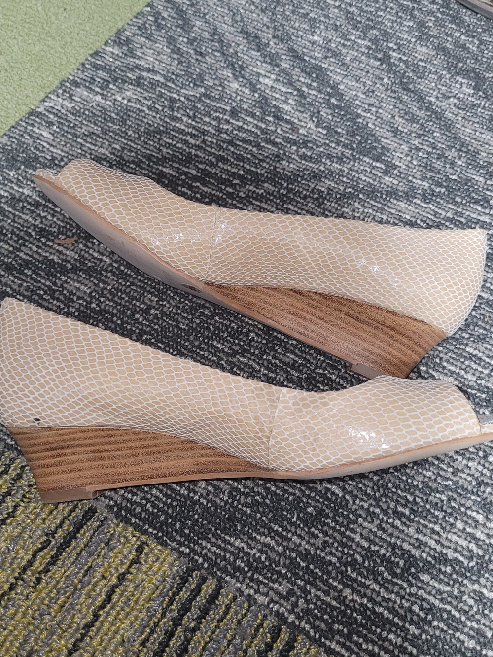 Arturo Chiang Nude Patterned Wedge Pumps